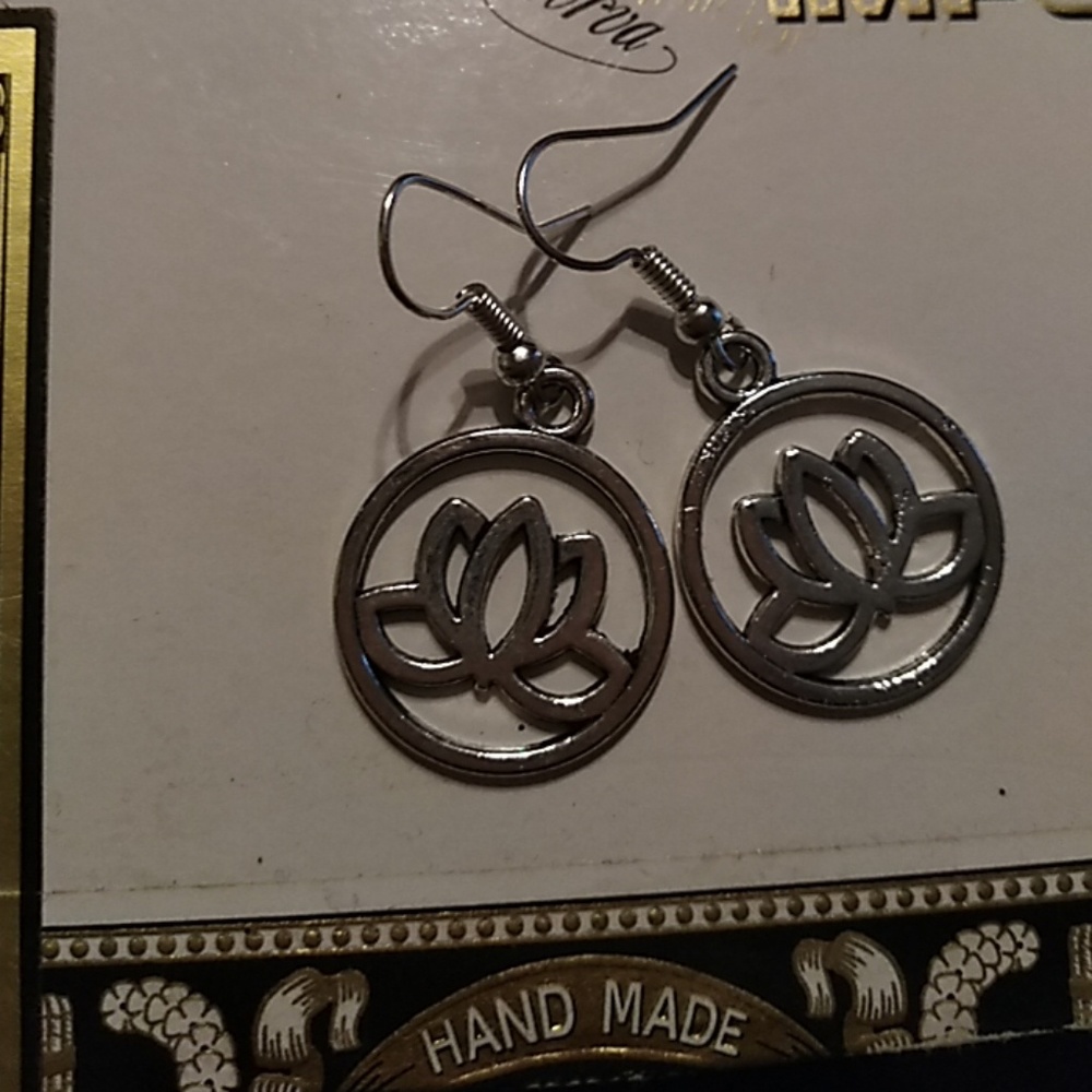 🎆2 for $15🎆Silver Lotus earrings